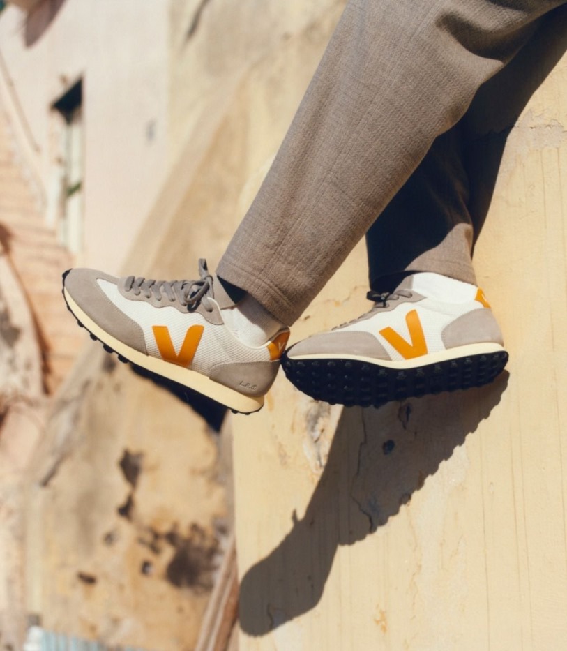 Premium Veja Branco Alveomesh Gravel Ouro