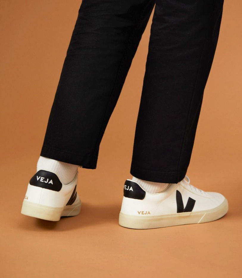 Collection Veja Chromefree Leather White Black