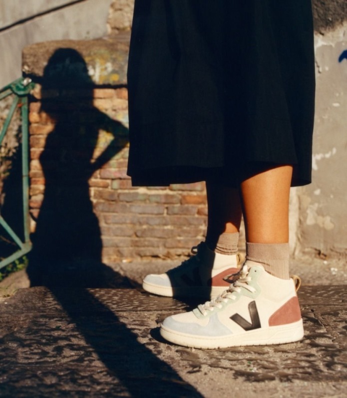 Lásd V-15 Velúr Multico Természetes Fekete